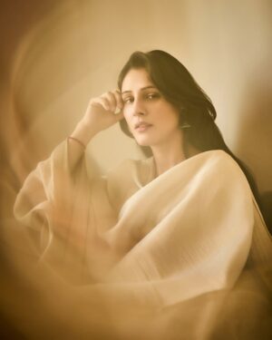Saanvie Tallwar Instagram - App ki ankhon mein..!!! 🍁

Photographed by Tridev Sudevan @tridevsudevan 

#NoMakeUp  #SaanvieTallwar #PhotographedByTridevSudevan