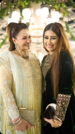 Saba Faisal Instagram - میرے سارے اپنے میرے ساتھ❤️♥️🌹💕