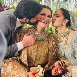 Saba Faisal Instagram - میرے گھر اور میرے پیارے خاندان میں برکت اور رونق میں اضافہ 

کرنے اور گھر کو مثبت رویئے سے جنت بنانے اور ہمارے دلوں میں اپنی 

محبت پانے کے لیے شکریہ ♥️میرے ارسلان کو عزت اور ہم سب کو 

حذیفہ جیسا تحفہ دینے کے لیے شکریہ🌹2024 اس ایک سال میں اتنا 

سب کچھ دینے کے لیے محبت بھرا شکریہ ممّی  کی  جان♥️♥️♥️

میرے ارسلان کے ساتھ سینکڑوں سال ایسے محبت اور احساس کے 

ساتھ گزریں یہی میرے دُعا ہے آپ دونوں کے لیے ♥️♥️♥️

Happiest 1st Wadding Anniversary to both of you 💕💓😘😍