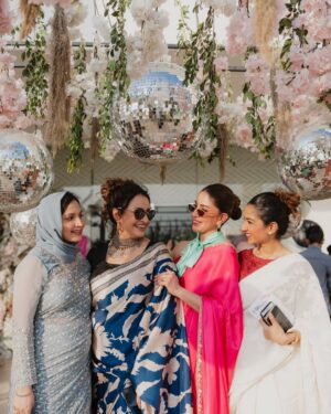 Saba Faisal Instagram - My Mama’s sweet 16😝🫶🌹🌈

You are blessed when you are loved by soooo many people from friends,family and fraternity 🙏🏻♥️

I’m so blessed to be your only daughter my Maa ✨🫶♥️
God have given you so much because of your heart and purest soul!
We all love you like anything 💕🌈♥️

Thankful to all the people who made it and flew just to be a part of my Mama’s BIG day🌹💕✨♥️❤️

Big thanks to the following :

Photography @hussain.mandviwala 🫶
Hair and makeup @zehrasaesthetix 
Decor @zehrasaesthetix @springeventspk 
Cake @sachascakes 
Food @mfc_eventspk 
My saree @nosheenkhalid.official 
Mama’s saree @saareeka_official 

Thankyou everyone 🫶🙏🏻