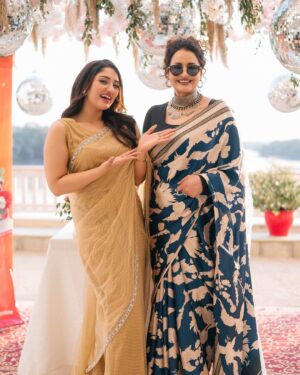 Saba Faisal Instagram - My Mama’s sweet 16😝🫶🌹🌈

You are blessed when you are loved by soooo many people from friends,family and fraternity 🙏🏻♥️

I’m so blessed to be your only daughter my Maa ✨🫶♥️
God have given you so much because of your heart and purest soul!
We all love you like anything 💕🌈♥️

Thankful to all the people who made it and flew just to be a part of my Mama’s BIG day🌹💕✨♥️❤️

Big thanks to the following :

Photography @hussain.mandviwala 🫶
Hair and makeup @zehrasaesthetix 
Decor @zehrasaesthetix @springeventspk 
Cake @sachascakes 
Food @mfc_eventspk 
My saree @nosheenkhalid.official 
Mama’s saree @saareeka_official 

Thankyou everyone 🫶🙏🏻