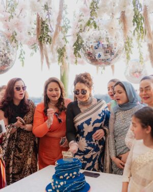 Saba Faisal Instagram - My Mama’s sweet 16😝🫶🌹🌈

You are blessed when you are loved by soooo many people from friends,family and fraternity 🙏🏻♥️

I’m so blessed to be your only daughter my Maa ✨🫶♥️
God have given you so much because of your heart and purest soul!
We all love you like anything 💕🌈♥️

Thankful to all the people who made it and flew just to be a part of my Mama’s BIG day🌹💕✨♥️❤️

Big thanks to the following :

Photography @hussain.mandviwala 🫶
Hair and makeup @zehrasaesthetix 
Decor @zehrasaesthetix @springeventspk 
Cake @sachascakes 
Food @mfc_eventspk 
My saree @nosheenkhalid.official 
Mama’s saree @saareeka_official 

Thankyou everyone 🫶🙏🏻