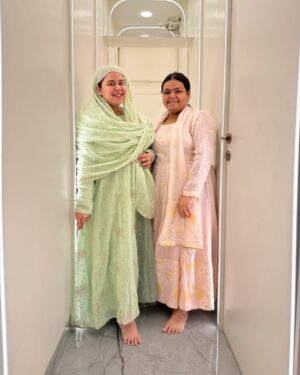 Saba Ibrahim Instagram - Alvida Mahe Ramadan 💚🤲🏻 🙂 @khalid_niaz23 @shoaib2087 @ms.dipika