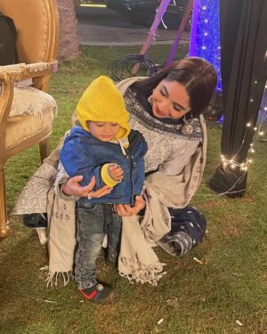 Sabeena Farooq Instagram - Kid be like k inn masoom hathon se ye kya krwa dia Haya 🤦‍♂️