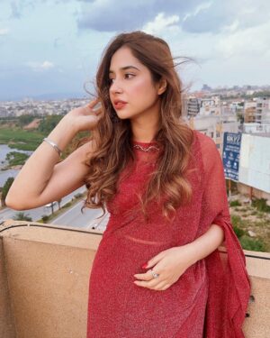 Sabeena Farooq Instagram - Tujhko 🌶 lagi tou mai kya karoon !