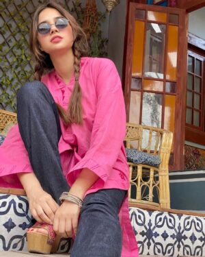 Sabeena Farooq Instagram - Your Afghan Barbie. Tbt Kabli Pulao days. 
Also the last pic will tell you when was the drama shot.