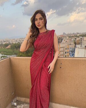 Sabeena Farooq Instagram - Tujhko 🌶 lagi tou mai kya karoon !