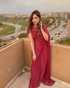 Sabeena Farooq Instagram - Tujhko 🌶 lagi tou mai kya karoon !