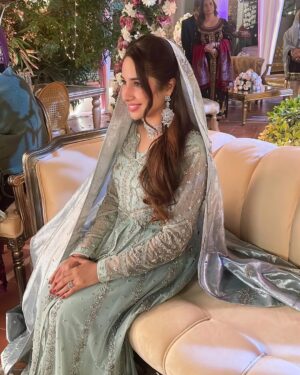 Sabeena Farooq Instagram - Leaked images from the event. 
All things about that day matlab larka, saas, mithai, khushian, makeup, roti 
Dress by @amnaarshadofficial