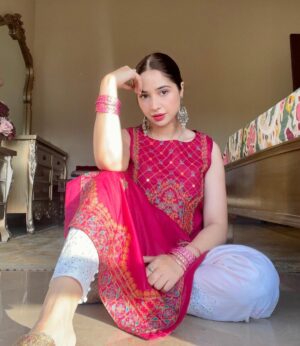 Sabeena Farooq Instagram - I miss Ramzan 😞

#eidday3