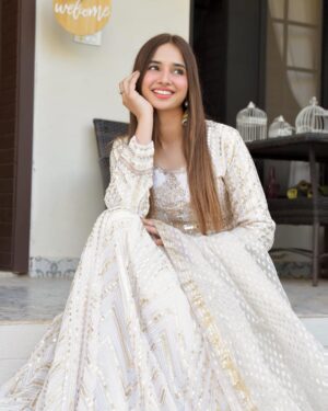 Sabeena Farooq Instagram - Was supposed to wear this if i wasn’t ill on Eid 🥺😞
Wearing @haseensofficial 
📸 @maheencaptures_ 
Pr @pr_by_zainab