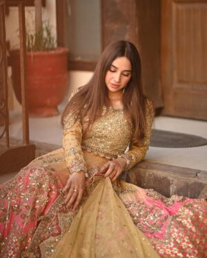 Sabeena Farooq Instagram - Love this traditional @mariabofficial @mariab.couture  look !
#Mariabbrides #Mehndilook
📸📸 @inshalakram_