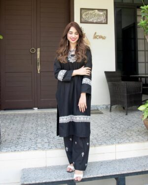 Sabeena Farooq Instagram - x @silayipret 

Loved this beautiful outfit by @silayipret . They are offering UP TO 40% Off. Visit www.silayipret.com to place your order. One of the most affordable brands and my favourite.

PR: @aneehafeez
📸 @maheencaptures_ 

#silayipret #aneehafeez