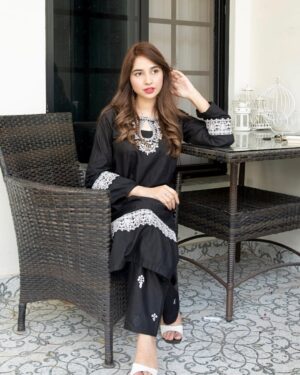 Sabeena Farooq Instagram - x @silayipret 

Loved this beautiful outfit by @silayipret . They are offering UP TO 40% Off. Visit www.silayipret.com to place your order. One of the most affordable brands and my favourite.

PR: @aneehafeez
📸 @maheencaptures_ 

#silayipret #aneehafeez