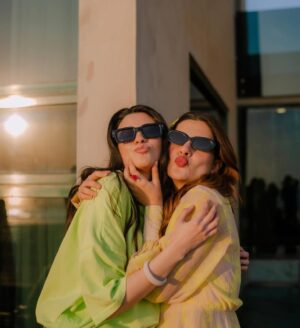 Sabeena Syed Instagram - Ain’t it all - just so wholesome? 🥹🫰🏻☀️

• • •
📸: @takesbytwo