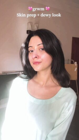 Sabeena Syed Instagram - Since I got so many messages from the first video regarding my skin prep - I thought I’ll make another one and show it to you guys step by step. 😊💖 

Step 1: Start off with a toner to clean your pores and give your skin a refreshing look 🌸

Step 2: Move on to icing. You can gently apply ice to close up your pores and boost your healthy glow ✨ I like to apply it directly but it is recommended to wrap ice into a cloth 🥰

Step 3: Vit C to bring out your natural glow and brighten your complexion 💚🍃

Step 4: Moisturiser. Very important to keep your skin hydrated for your makeup to look fresh and natural ☺️ 

Now you can start your makeup, for me it’s as follows: 

Concealer 
Moisturiser 
Foundation 
Blush 
Some blush on my eye lids 
Mascara 
Lip tint 
Followed by a limp plumper 

All done! 

PS: Hydration is key to a dewy look sohere’s a vid for y’all with labels 🫰🏻🤩