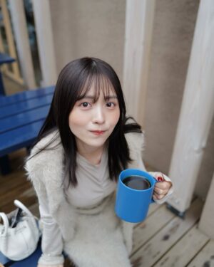 Sachika Nitta Instagram - Beige Ootd🥜

カーディガン肩掛けするスタイル春先までやり続けそう♡
4枚目の手元、スパンコールが柔らかく煌めいて好き。
最後は、ハマっとる画角でおしまい✌🏽

※何かを強調しているように見えかねませんが、顔が盛れていたので仕方がないです。えぇ。