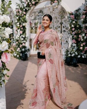 Sadia Ayman Instagram - Pink is the new poetry of love and elegance.🌷

Wearing @audriana_exclusives