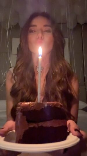 Sadia Khan Instagram - HAPPY BIRTHDAY BEAUTIFUL 🎊💕🎉💃. 10/10