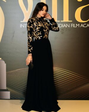 Sadia Khan Instagram - Recent days 🌟📸

@manishmalhotra05 🫶🏻
@newbottega 
@solitariodiamonds 💎

@iifa @visitabudhabi @whotels ⚡️🖤