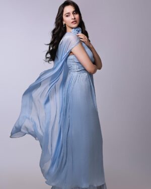 Sadia Khateeb Instagram - Just a girl who wants to fly 🦋

@amitkhannaphotography @hairandmakeupbypinks 
Styled by @stylingbyvictor @sohail__mughal___
Outfit @coverstoryfsl
Earrings @miranabymegha
Team @styleby_antara @janvijain123