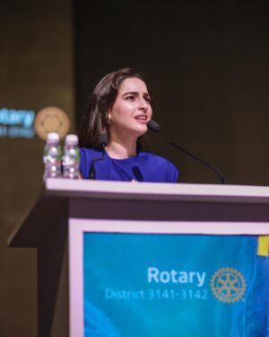 Sadia Khateeb Instagram - What an honour was to be here ! Thank you to each member of rotary club for this special evening 🙏🏼 

📸- @eyemediafilms 
Outfit @shopunrush
Earrings - @shopraya.co.in
Hand Stacks - @ethnicandaz @anantayabymani
Styling by @stylingbyvictor @sohail__mughal___
Team @styleby_antara @janvijain123 @ebthestylecoach 
Makeup - @fab_beauty___