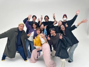 Sae Okazaki Instagram - Ray2月号、皆さんみて頂けたでしょうか😌

大好きがいっぱいいっぱい詰まったRay。

最後の撮影が終わった瞬間にRayモデルのみんなに囲まれてびっくり！！！
お世話になったスタッフの皆さんも駆けつけてくれて。

色々な思い出が一気に蘇ってもう滝涙😭😭

過ごした時間も、出会った仲間も全部最高！！！

写真は一部ですが、楽しい時間を過ごした仲間たちと！！

最後は笑って集合写真！！

編集さんには最後なのに、は？みたいな反応されてるのも
好き。笑

応援して下さった皆さん、そして、Rayをきっかけに知ってくれた皆さん、本当にありがとうございます。
とっても楽しい9年間でした！！！

まだ見れてないって方は是非、最後の私をみてよね！！

本当にありがとうございました！！
またね！！

#ray
#ありがとう