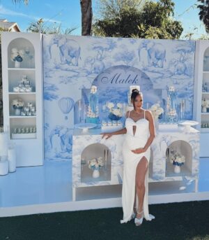 Sahar Golestani Instagram - Showered with love yesterday 🩵🤍! Had the most dreamy baby shower thrown by @yasmin.mallah - the most beautiful heart I have ever encountered. The loss of my mother in law Joumana has been difficult, but one thing I can tell you is she was felt in every way yesterday and shined the sun down on us 🤍. 
🤍4 more weeks to go 🍼👶🏻. 
.
Planner @eclate_events 
Icecream @kinrosecreamery 
Balloons @modernballooncompany gifted by 
@officialavamae ans @kaiyasarkis 🤍🤍🤍
Hair and makeup @eliaraadelia