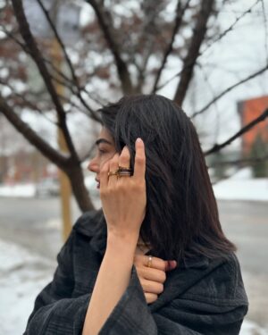 Saheefa Jabbar Khattak Instagram - -10 degrees, jet lagged, and a brother (photographer) who thinks blurry is an aesthetic. Plus, bonus: swollen eyes. Living the dream! 🙂‍↔️

I’ll share better pictures soon because these stunning jewels by @mithraandco deserve the spotlight!