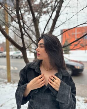 Saheefa Jabbar Khattak Instagram - -10 degrees, jet lagged, and a brother (photographer) who thinks blurry is an aesthetic. Plus, bonus: swollen eyes. Living the dream! 🙂‍↔️

I’ll share better pictures soon because these stunning jewels by @mithraandco deserve the spotlight!