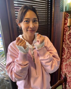 Saki Aibu Instagram - この後、っていうか今から！19時から✨✨
#帰れマンデー見っけ隊 🙋‍♀️✨ミスタードーナツのCMでお世話になったタカトシさんとご一緒できて本当に嬉しかった✨✨✨
白ブラウス→@rumche_official
リング→@enn. official
  @cn_online114
ピアス→@tsugumi_iwamoto
ネックレス→@aplo.official