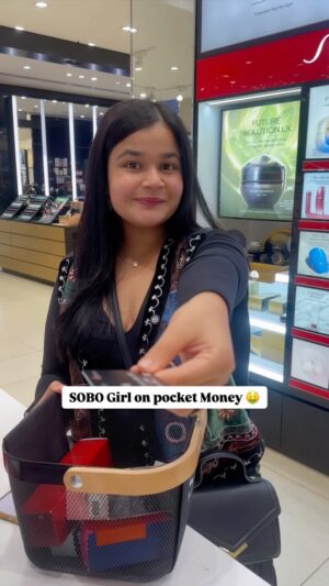 Saloni Daini Instagram - Who knew budgeting was a monthly thing? 
Thanks to MobiKwik Pocket UPI, Sobo Girl just got a reality check! 🫣🫶

#BudgetMeinRehneKa #PocketMoneywithPocket UPI
#KwikPayments #MobiKwik #PocketUPI