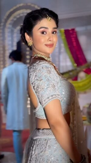 Saloni Sandhu Instagram - Charu’s favourite outfit 🤍
#charu #yrkkh #salonisandhu #fashion #wedding