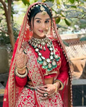 Saloni Sandhu Instagram - ♥️
.
.
📸 @kumar_prince26 
Mehndi @truptiksalvi1623 
#shaadilook #charubansal #yrkkh #starplus