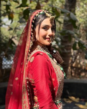Saloni Sandhu Instagram - ♥️
.
.
📸 @kumar_prince26 
Mehndi @truptiksalvi1623 
#shaadilook #charubansal #yrkkh #starplus