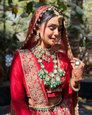 Saloni Sandhu Instagram - ♥️
.
.
📸 @kumar_prince26 
Mehndi @truptiksalvi1623 
#shaadilook #charubansal #yrkkh #starplus