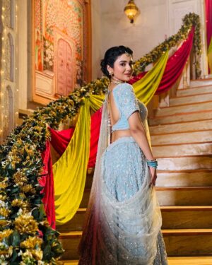Saloni Sandhu Instagram - पीपल तू, मैं तो हूँ छाँव, पिया🤍 
.
.
.
#yrkkh #charubansal #enagementlook #starplus