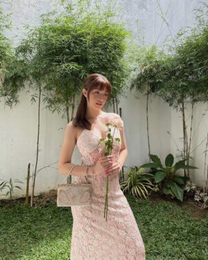 Sam Cruz Instagram - valentines day 💘
prettiest dress from @gentlewomanstore 💌