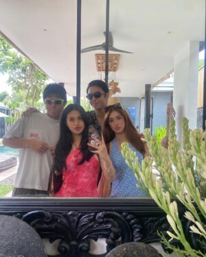 Sam Cruz Instagram - with the best company in bali 🪷