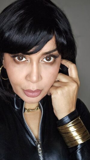 Saman Ansari Instagram - It's been a couple of years since I hopped on a trend!

Let's have some fun!

#latinamakeup #latinainspired 

🇲🇽 🇨🇺 🇵🇦 🇦🇷 🇧🇷 🥰😍