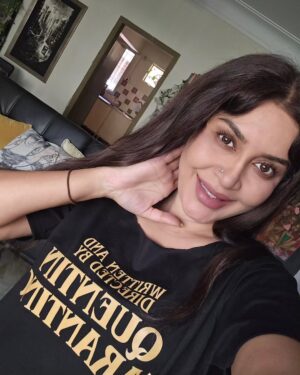 Saman Ansari Instagram - Well well... expressing desires like a billboard.

( could not afford one so got this t-shirt instead!)

🤣😎

#tarantino #directorextraordinaire 🎬