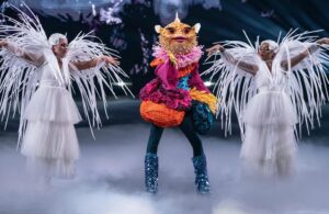 Samantha Barks Instagram - The Pufferfish is out the bag!!! 🐡🎉🐡🎉 Thank you so much to everyone at the Masked Singer @itv for being so kind and making it such a fabulous experience.  I have loved watching everyone playing along and guessing!! What a dream getting to sing with @dannyjonesofficial ❤️ Lastly to my dear Pufferfish, being you was SO much fun 💋🐡