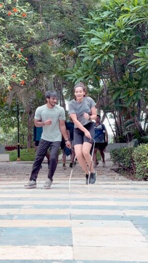 Samiksha Bhatnagar Instagram - ANGAARO 🔥 #pushpa2 in a different style with my Rope and with Fabulous @skip_with_chetan 🙌 New challenge for all of you 🥂Try this 👌 tag me 💯😎
.
.
@samikshabhatna1 @alluarjunonline @rashmika_mandanna 

#challenge #r@ope #skipping #ﬁtness #fitnessgirl #samikssha #samiksshabatnagar #fun