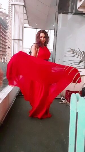 Samiksha Bhatnagar Instagram - Soni Soni ❤️

#trending #trendingreels #music #love #cute #samiksshabatnagar #samikssha🍂✍🏻