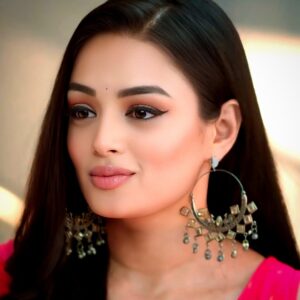 Samiksha Jaiswal Instagram - God gave me ears only to wear JHUMKAS!! 😘
Kyuki sunti to mai kisi ki bhi nahi hu!!😌
