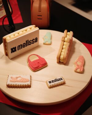 Sammy Cowell Instagram - 💖🖤 @melissa_thailand
#melissaontheway #melissathailand #melissasqud