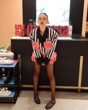 Sammy Cowell Instagram - 💖🖤 @melissa_thailand
#melissaontheway #melissathailand #melissasqud