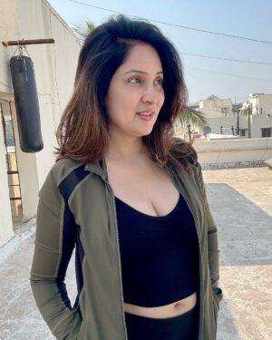 Sampada Vaze Instagram - Blurred bits of life! 🎞️
#bombay 
#varanasi 
#pune
