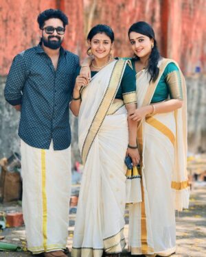 Samskruthy Shenoy Instagram - Wherever we are , 
  it is our friends that make our world ……. …..Attukalpongala 2025 @_ananthusheeja ❤️ @samskruthysam ❤️ mydear @monisha_monukutty ❤️
#crazyfriendship❤️ #premapoojaonsuryatv #attukalpongala2025 #actrees #suryatv
