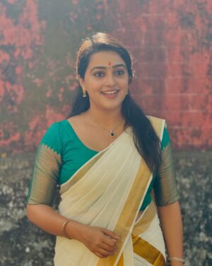 Samskruthy Shenoy Instagram - Attukaal pongala 2025 🙏🏻❤️

Beautiful neck chain from @sucha4u ❤️

#attukaalpongala #samskruthyshenoy #trivandrumdiaries